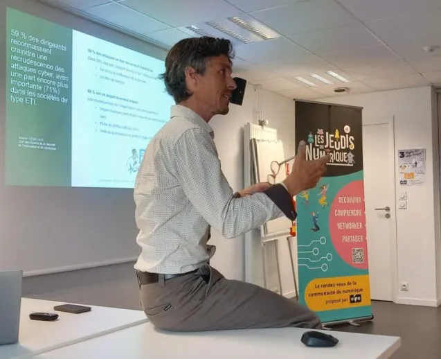 Pierre Bogenschütz présente la gestion de crise cyber lors d’un Jeudi du Numérique organisé par Vipe